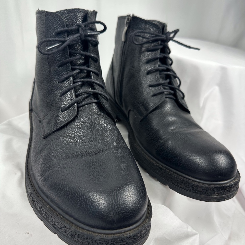 Highland creek boots Men’s size 11 with a zipper side, decorative zipper